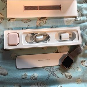 Apple iWatch Series 4 - Gold